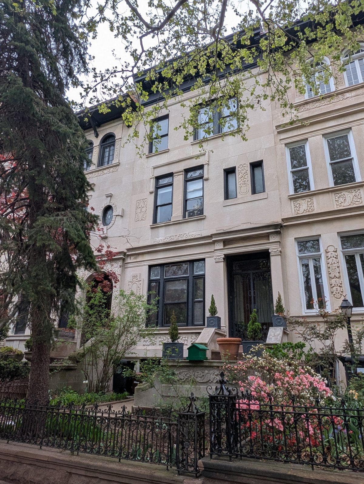 585 3rd Street
